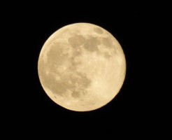 lumix TZ60の夜景モードで月を撮影